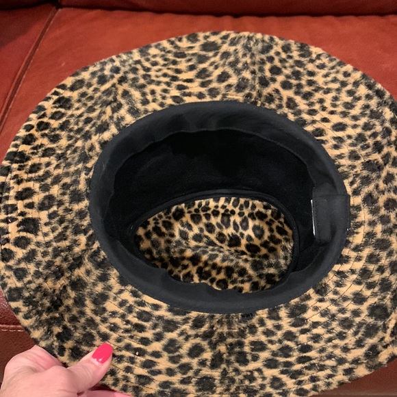 Leopard hat - Picture 3 of 3